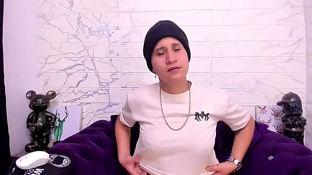 Snapshot of Im_Milan_Rs chatting on February 2025 06:46:01 AM Im Milan Rs online show from February 2025 06:46:01 AM