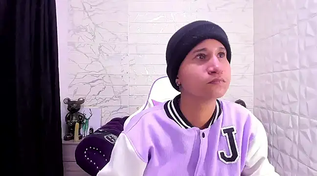 Snapshot of Im_Milan_Rs chatting on February 2025 03:13:02 AM Im Milan Rs online show from February 2025 03:13:02 AM