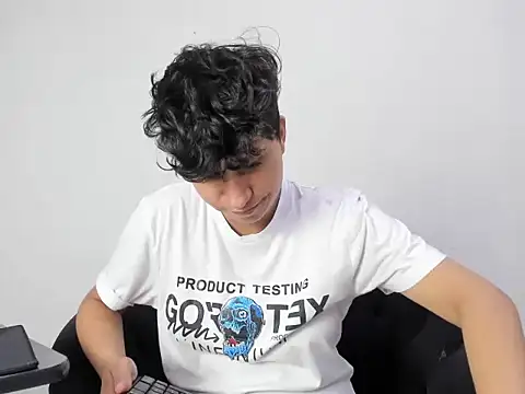 Snapshot of Im_Milan_Rs chatting on October 2025 04:33:01 AM Im Milan Rs online show from October 2025 04:33:01 AM