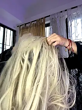 HannaSmiith online show from October 2025 12:38:02 PM