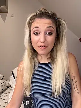 carlaaa online show from October 2025 07:58:02 PM