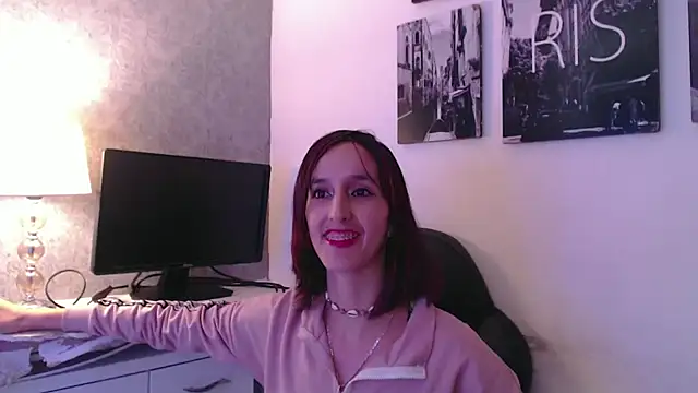 Snapshot of Ambar_Roux_ chatting on January 2025 01:58:02 PM Ambar Roux online show from January 2025 01:58:02 PM