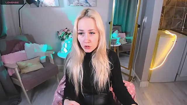 Bunny  of love online show from December 2024 01:33:02 PM