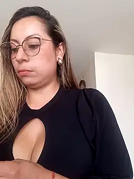 Snapshot of Katalina_S3xy chatting on January 2025 04:36:02 PM Katalina S3xy online show from January 2025 04:36:02 PM