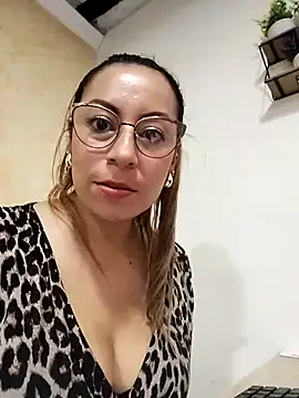 Snapshot of Katalina_S3xy chatting on February 2025 05:18:02 PM Katalina S3xy online show from February 2025 05:18:02 PM