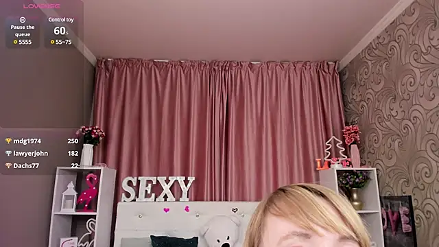 Snapshot of KattyPeachX chatting on January 2025 07:45:01 AM KattyPeachX online show from January 2025 07:45:01 AM