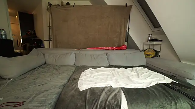 MacTroy online show from December 2024 05:11:02 PM