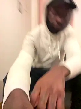 MacTroy online show from October 2025 10:47:02 PM