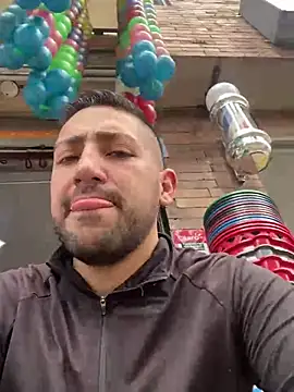 Snapshot of JuanZapata33 chatting on December 2024 05:58:02 PM JuanZapata33 online show from December 2024 05:58:02 PM