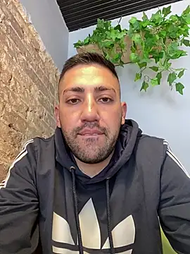 Snapshot of JuanZapata33 chatting on December 2024 07:27:02 PM JuanZapata33 online show from December 2024 07:27:02 PM