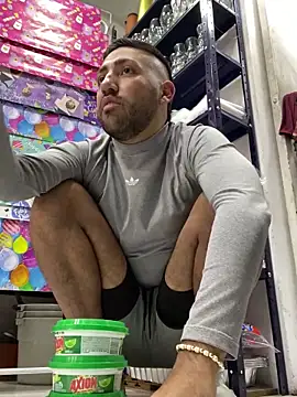 Snapshot of JuanZapata33 chatting on December 2024 09:54:01 PM JuanZapata33 online show from December 2024 09:54:01 PM