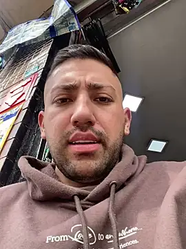 Snapshot of JuanZapata33 chatting on December 2024 06:49:01 PM JuanZapata33 online show from December 2024 06:49:01 PM