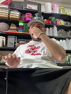 Snapshot of JuanZapata33 chatting on January 2025 06:34:02 PM JuanZapata33 online show from January 2025 06:34:02 PM