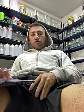 Snapshot of JuanZapata33 chatting on February 2025 06:15:02 PM JuanZapata33 online show from February 2025 06:15:02 PM