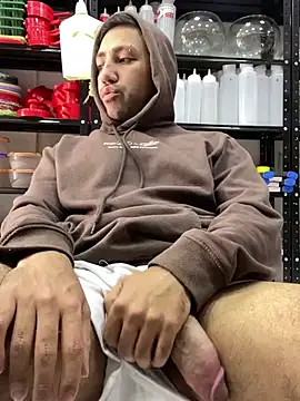 Snapshot of JuanZapata33 chatting on February 2025 06:13:02 PM JuanZapata33 online show from February 2025 06:13:02 PM