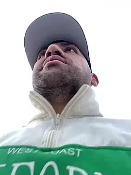 Snapshot of JuanZapata33 chatting on February 2025 11:10:02 PM JuanZapata33 online show from February 2025 11:10:02 PM