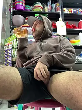 Snapshot of JuanZapata33 chatting on March 2025 10:05:01 PM JuanZapata33 online show from March 2025 10:05:01 PM