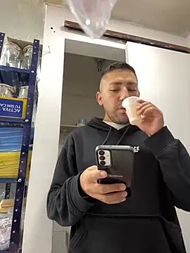 Snapshot of JuanZapata33 chatting on October 2025 06:25:02 PM JuanZapata33 online show from October 2025 06:25:02 PM