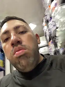 Snapshot of JuanZapata33 chatting on October 2025 09:45:01 PM JuanZapata33 online show from October 2025 09:45:01 PM