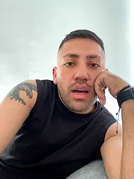 Snapshot of JuanZapata33 chatting on October 2025 09:08:02 PM JuanZapata33 online show from October 2025 09:08:02 PM