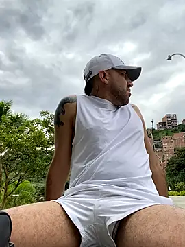 Snapshot of JuanZapata33 chatting on October 2025 04:52:01 PM JuanZapata33 online show from October 2025 04:52:01 PM