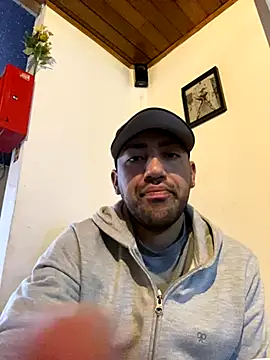 Snapshot of JuanZapata33 chatting on November 2025 09:36:01 PM JuanZapata33 online show from November 2025 09:36:01 PM