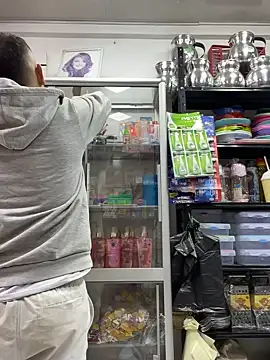 JuanZapata33 online show from December 2025 08:06:01 PM