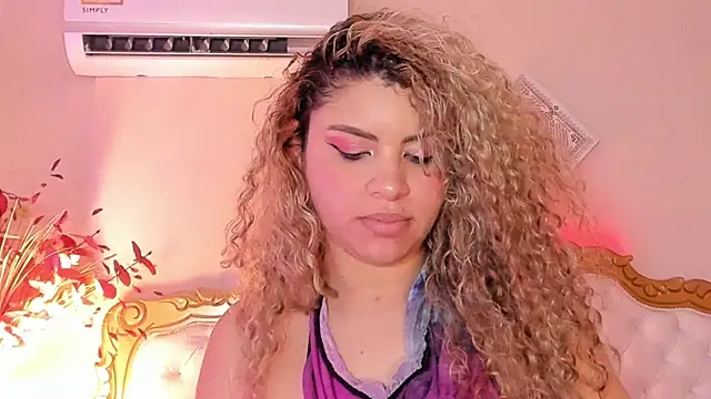 Snapshot of ScarlettDuran chatting on February 2025 02:07:01 AM ScarlettDuran online show from February 2025 02:07:01 AM