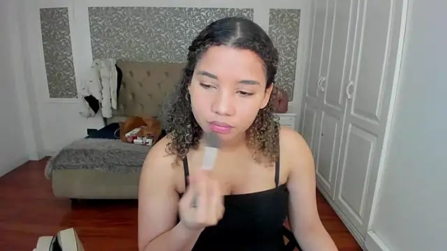 Snapshot of Mayaa_ross chatting on October 2025 01:47:01 AM Mayaa ross online show from October 2025 01:47:01 AM