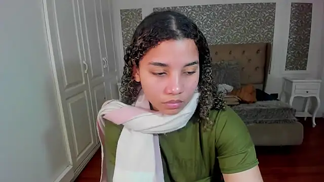 Snapshot of Mayaa_ross chatting on October 2025 02:09:02 AM Mayaa ross online show from October 2025 02:09:02 AM