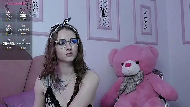 Snapshot of Abby__White chatting on January 2025 08:25:02 PM Abby White online show from January 2025 08:25:02 PM