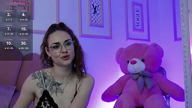 Snapshot of Abby__White chatting on January 2025 08:42:01 PM Abby White online show from January 2025 08:42:01 PM