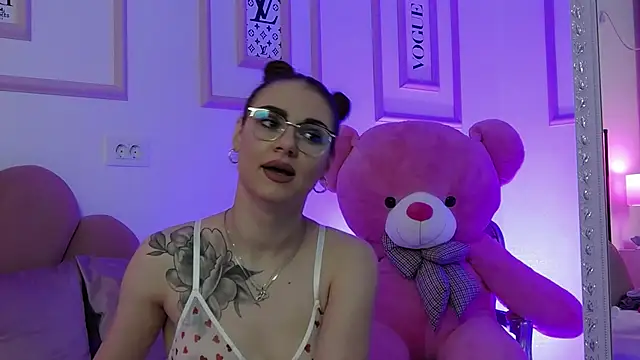 Snapshot of Abby__White chatting on February 2025 05:01:02 PM Abby White online show from February 2025 05:01:02 PM