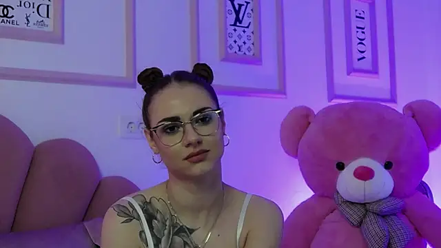 Snapshot of Abby__White chatting on February 2025 08:06:02 PM Abby White online show from February 2025 08:06:02 PM