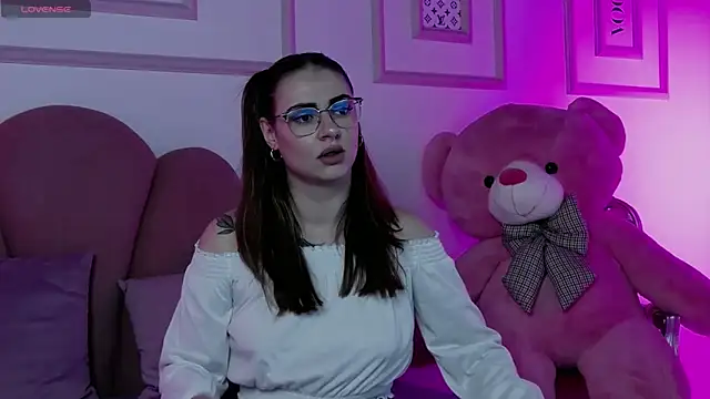 Abby  White online show from October 2025 04:16:01 PM