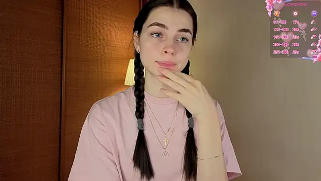 MaryJacksoon online show from November 2025 07:53:02 AM