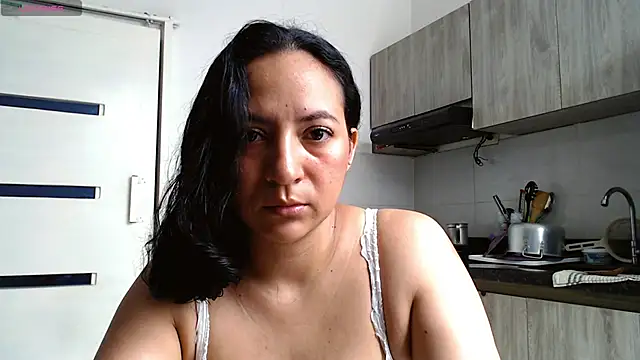 Snapshot of mariamulata chatting on May 2026 04:35:02 PM mariamulata online show from May 2026 04:35:02 PM