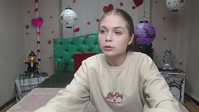 LaraPika online show from November 2025 06:07:02 PM