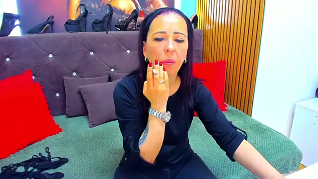 LauraSin online show from April 2026 03:32:01 AM