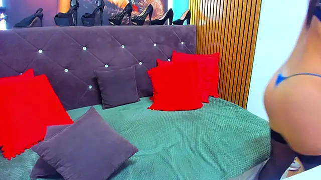 LauraSin online show from April 2026 01:42:02 AM