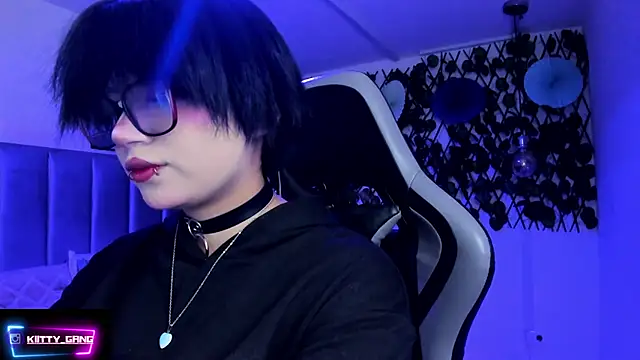 Kitty Gang online show from March 2026 02:18:01 AM