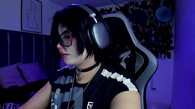 Kitty Gang online show from June 2026 02:01:01 AM