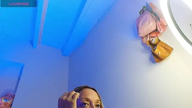 emma collson online show from December 2025 08:51:01 PM