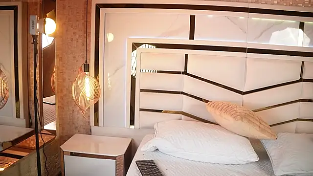 Snapshot of sophie_1 chatting on October 2025 03:04:02 AM sophie 1 online show from October 2025 03:04:02 AM