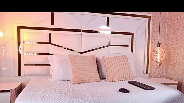 Snapshot of sophie_1 chatting on November 2025 03:06:02 AM sophie 1 online show from November 2025 03:06:02 AM