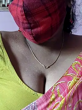 Snapshot of mallu-sumi chatting on November 2025 05:18:02 AM mallu-sumi online show from November 2025 05:18:02 AM