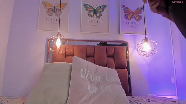 kristakinnky online show from September 2025 01:38:02 PM