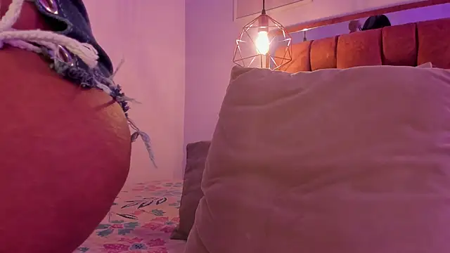 kristakinnky online show from October 2025 01:33:02 PM