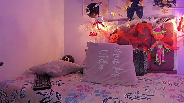 kristakinnky online show from October 2025 01:23:02 PM