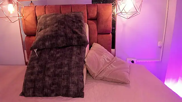 kristakinnky online show from February 2026 11:41:01 AM